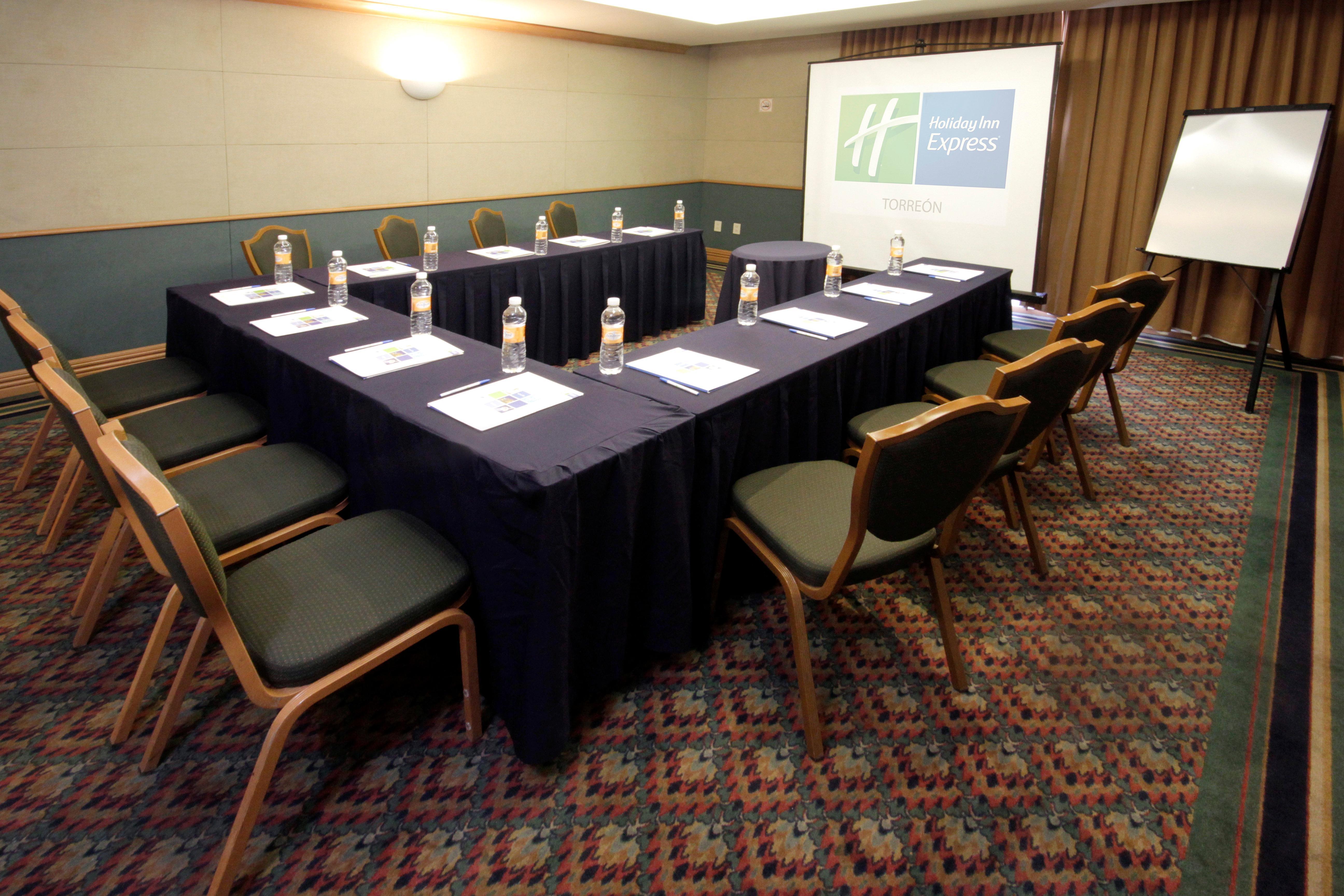 Holiday Inn Express Torreon By Ihg Екстер'єр фото